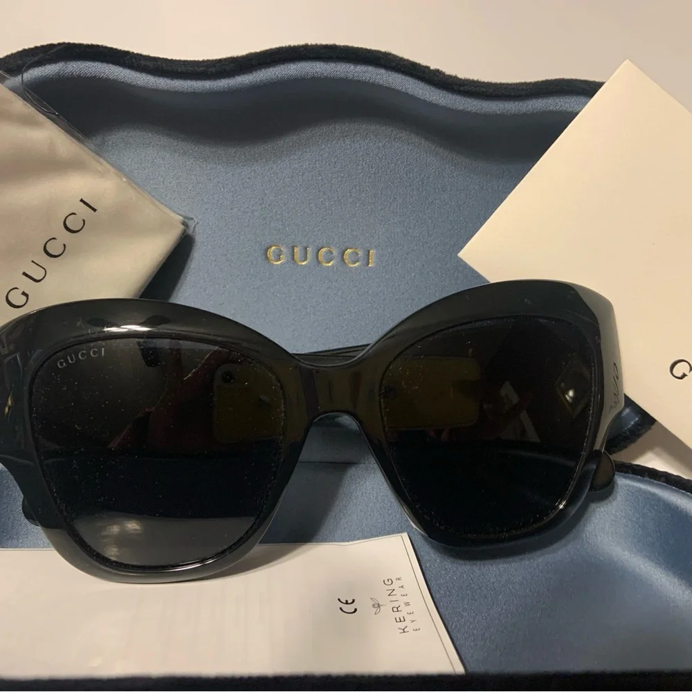 NWT Gucci‎ Elegant Black Women's Sunglasses